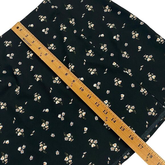 Aeropostale 100% Polyester Black Floral Mini Skirt Back Slit Women's Large Y2K - Picture 4 of 7